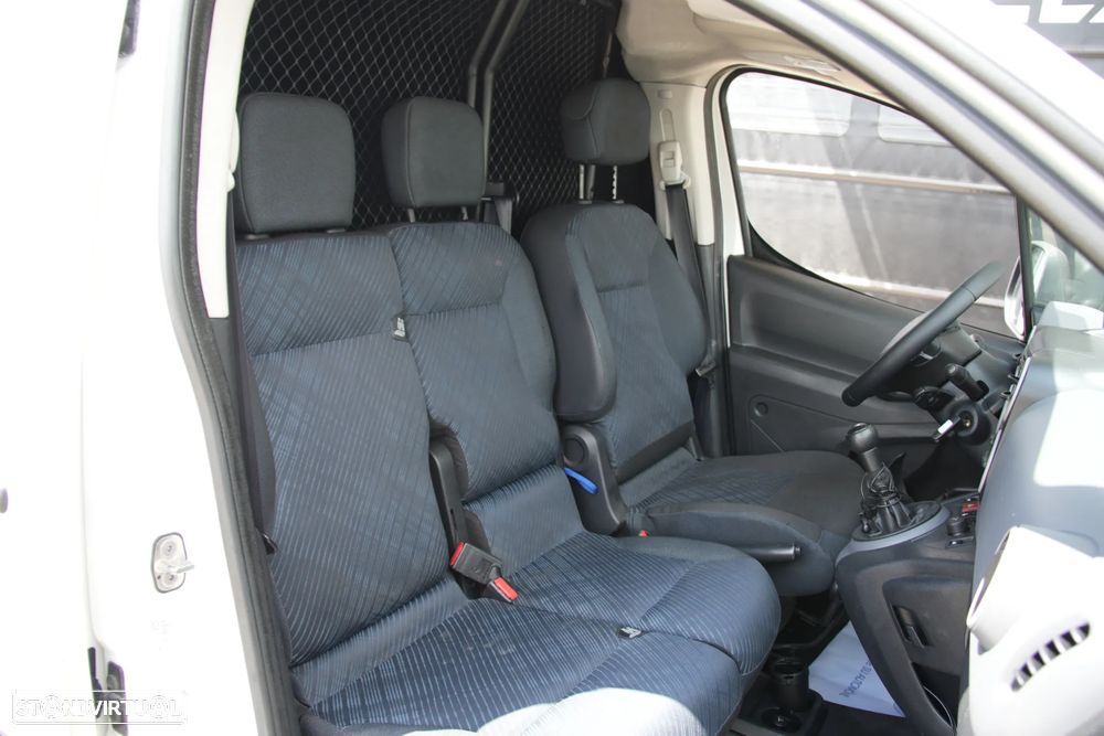 Peugeot Partner 1.6HDI 3Lugares - 11