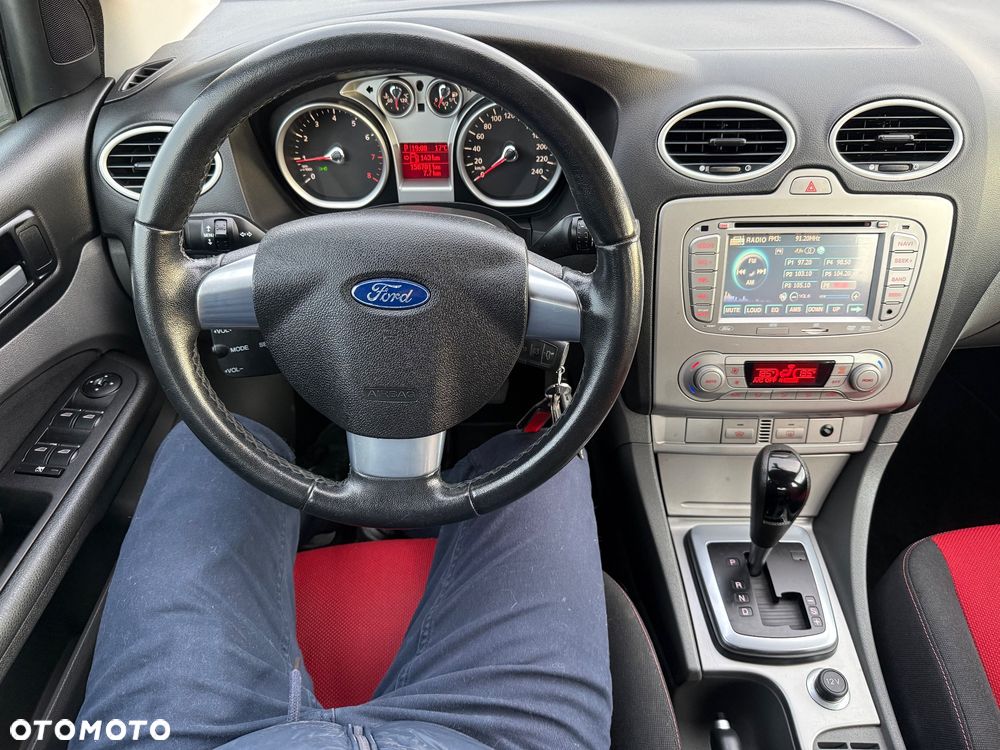 Ford Focus 1.6 16V Ghia - 17