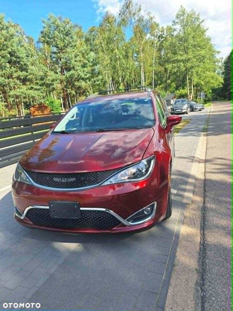 Chrysler Pacifica - 2