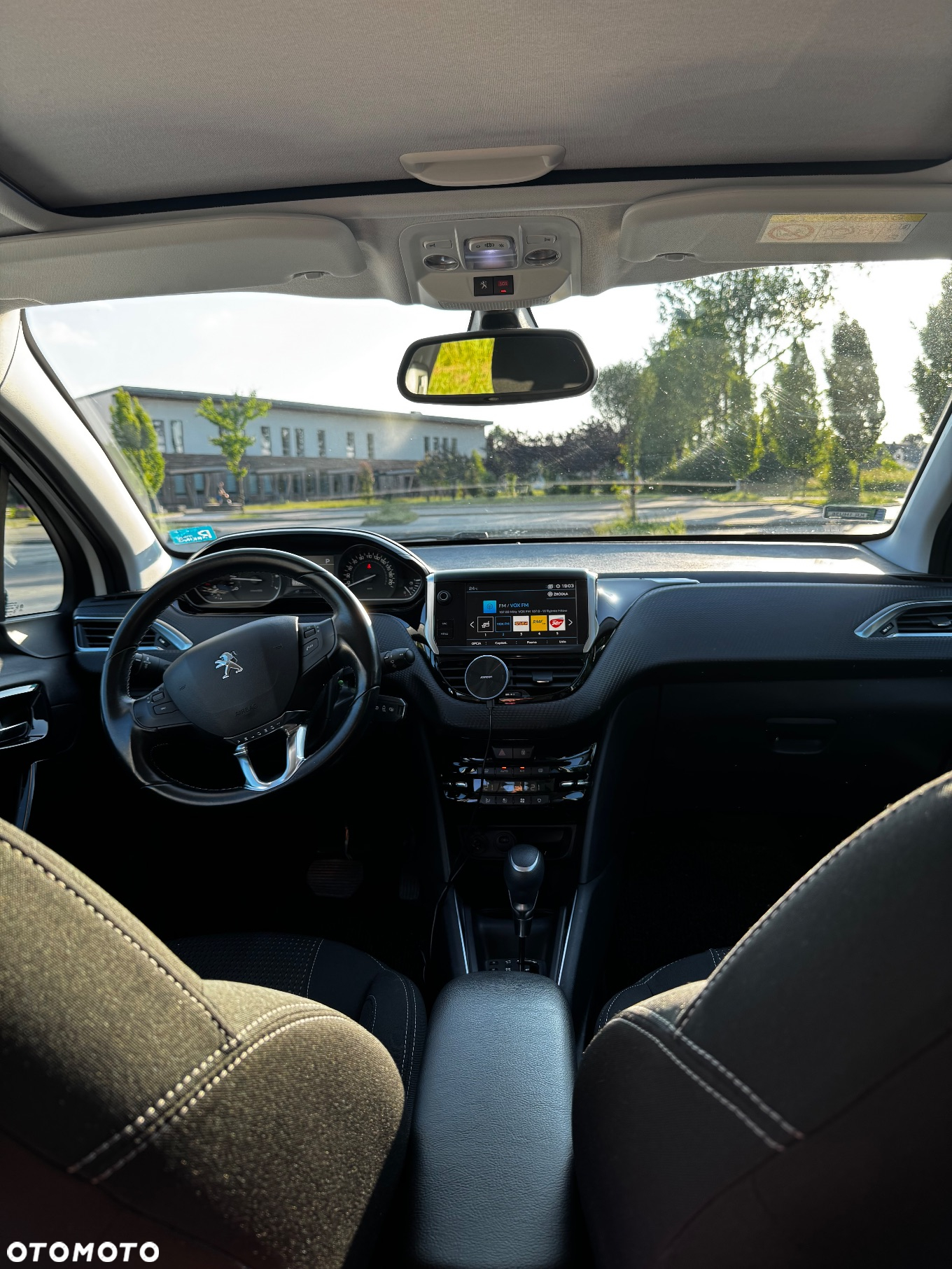 Peugeot 208 - 10