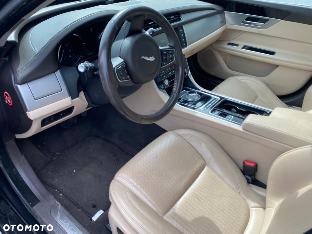 Jaguar XF 20d AWD Prestige - 7