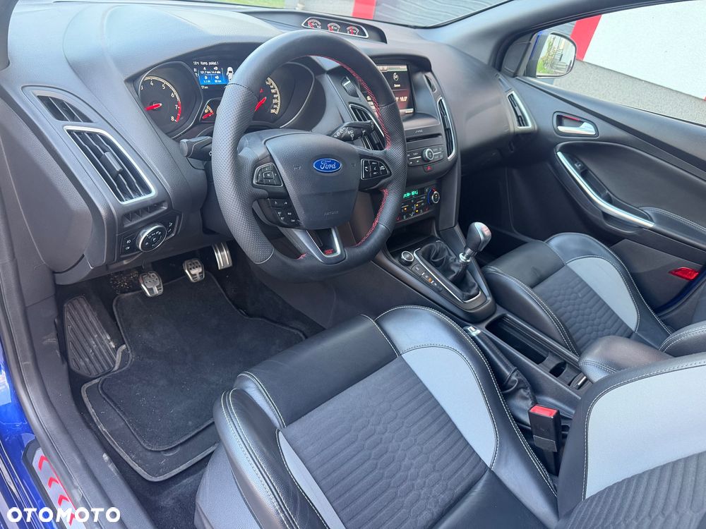 Ford Focus ST - 16