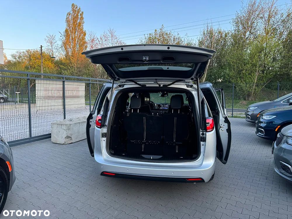 Chrysler Pacifica - 17