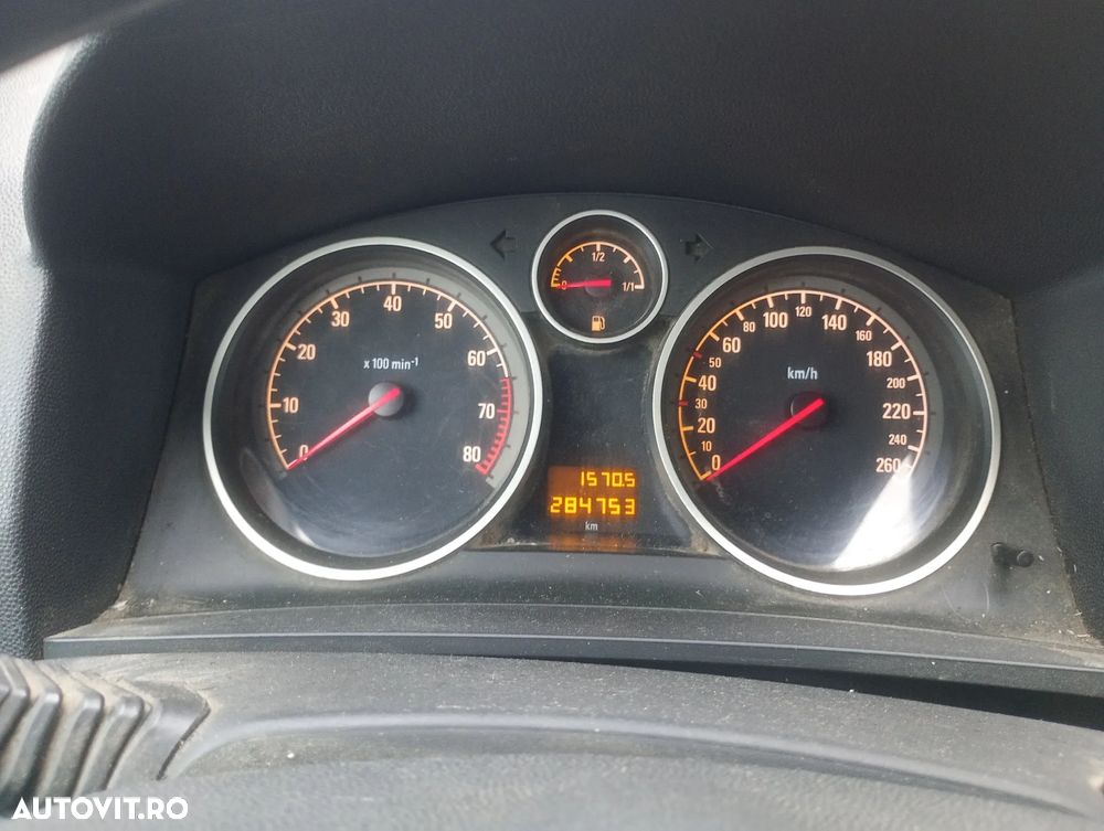 Opel Zafira 1.6i Essentia - 11