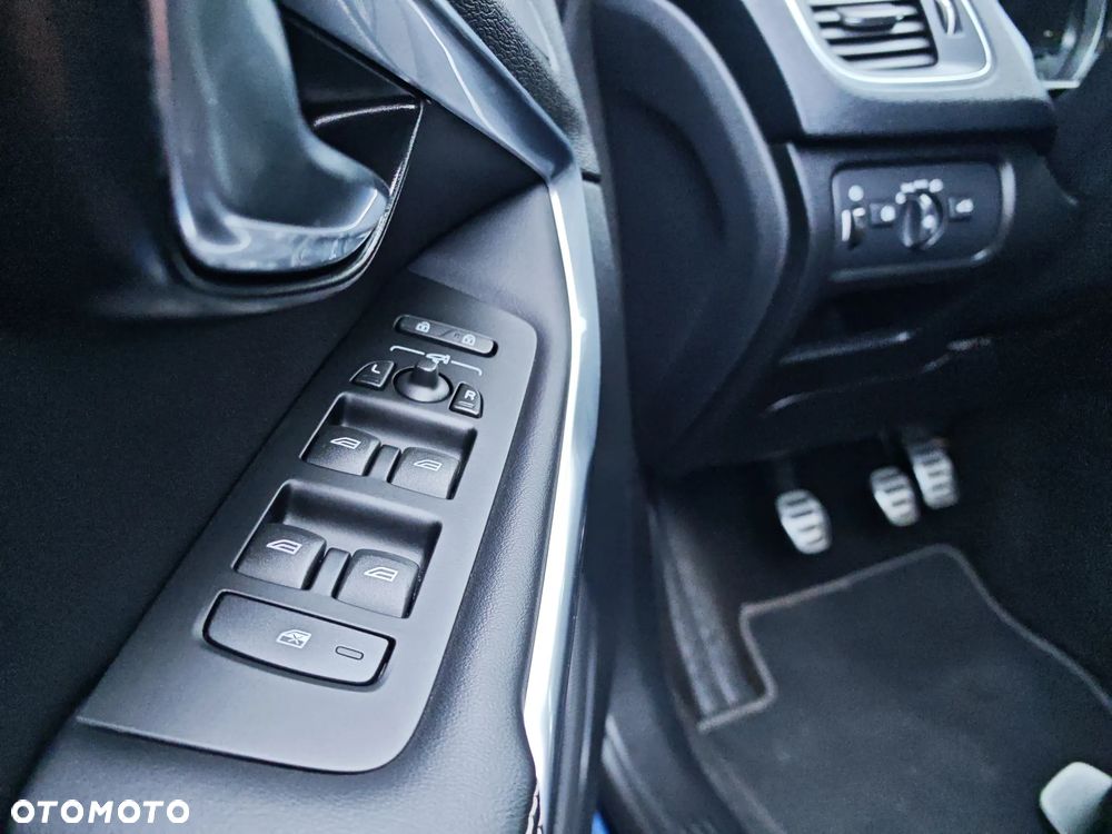 Volvo V40 D2 Drive-E SCR R-Design Momentum - 37