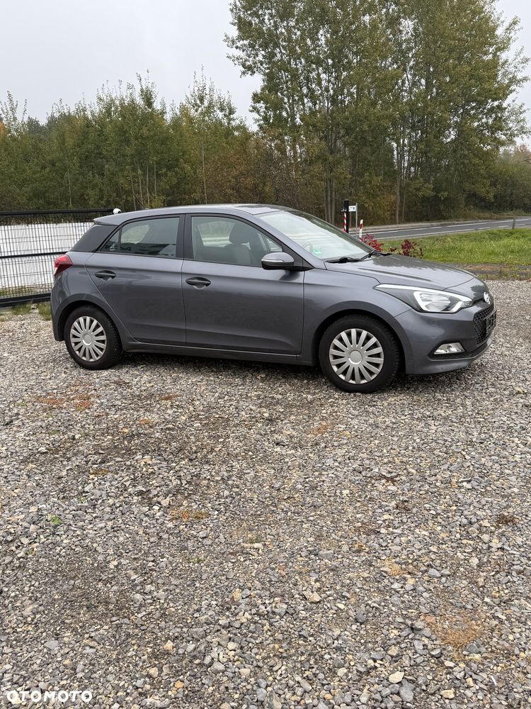 Hyundai i20 blue 1.2 Trend - 3
