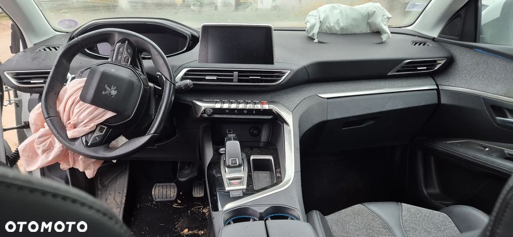 Peugeot 3008 1.2 PureTech GPF Active S&S EAT8 - 23