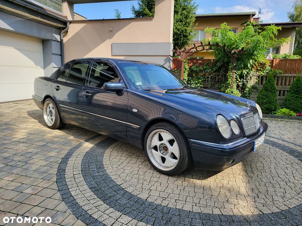 Mercedes-Benz Klasa E 250 TD Elegance - 15