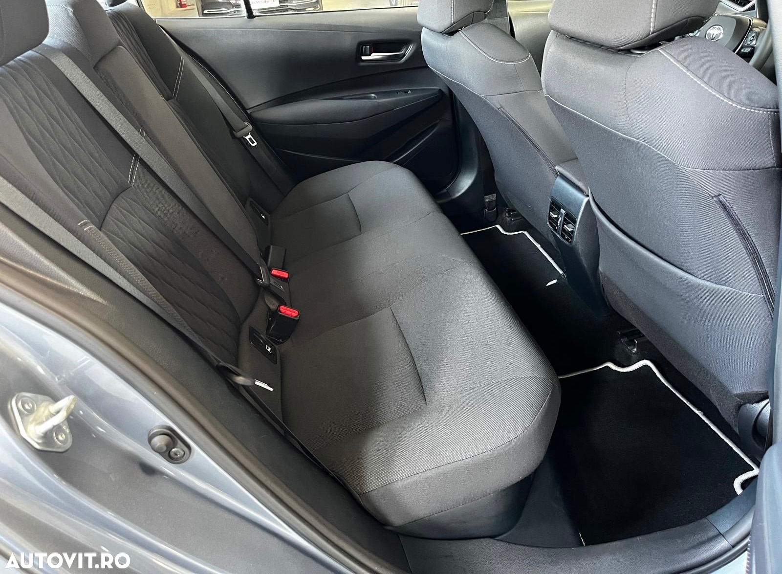 Toyota Corolla 1.8 HSD Business - 22