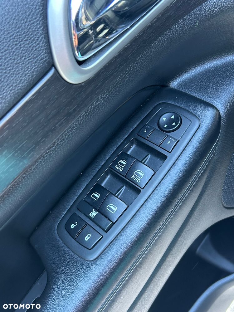 Jeep Grand Cherokee - 23