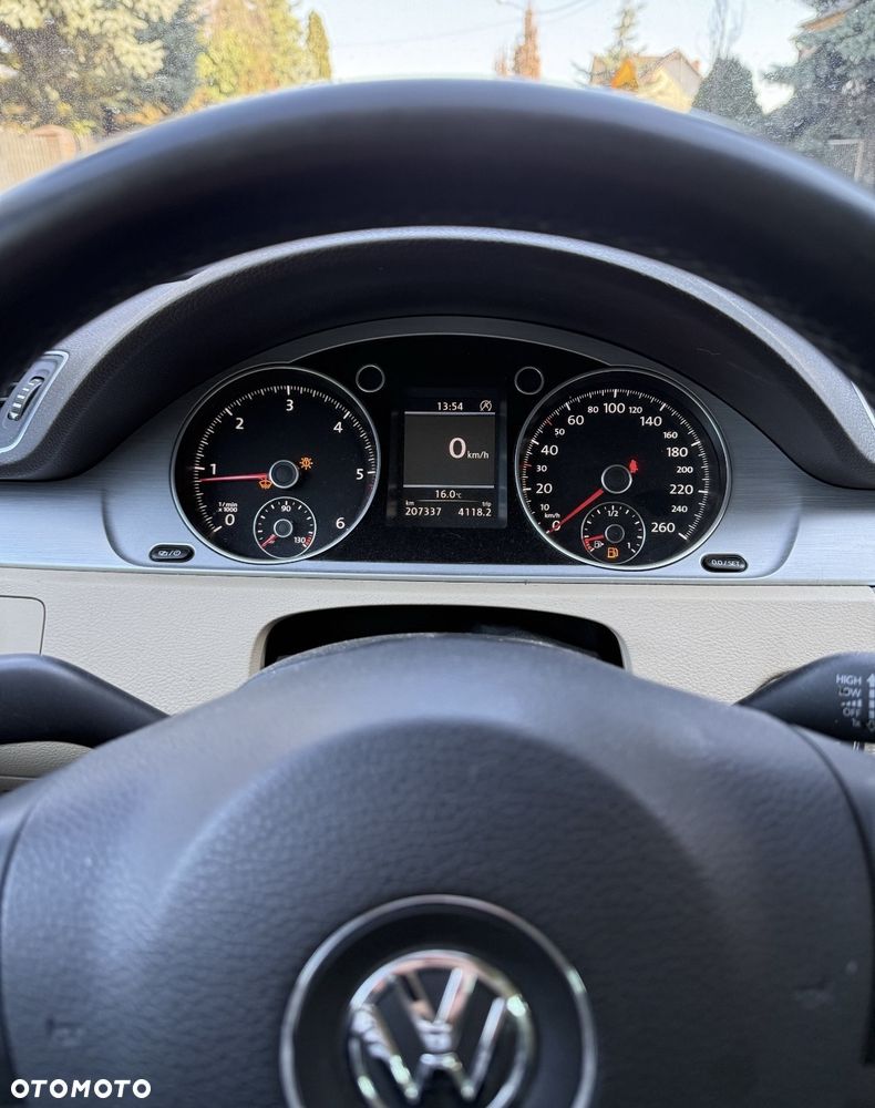 Volkswagen Passat 2.0 TDI BlueMotion Technology Highline - 8