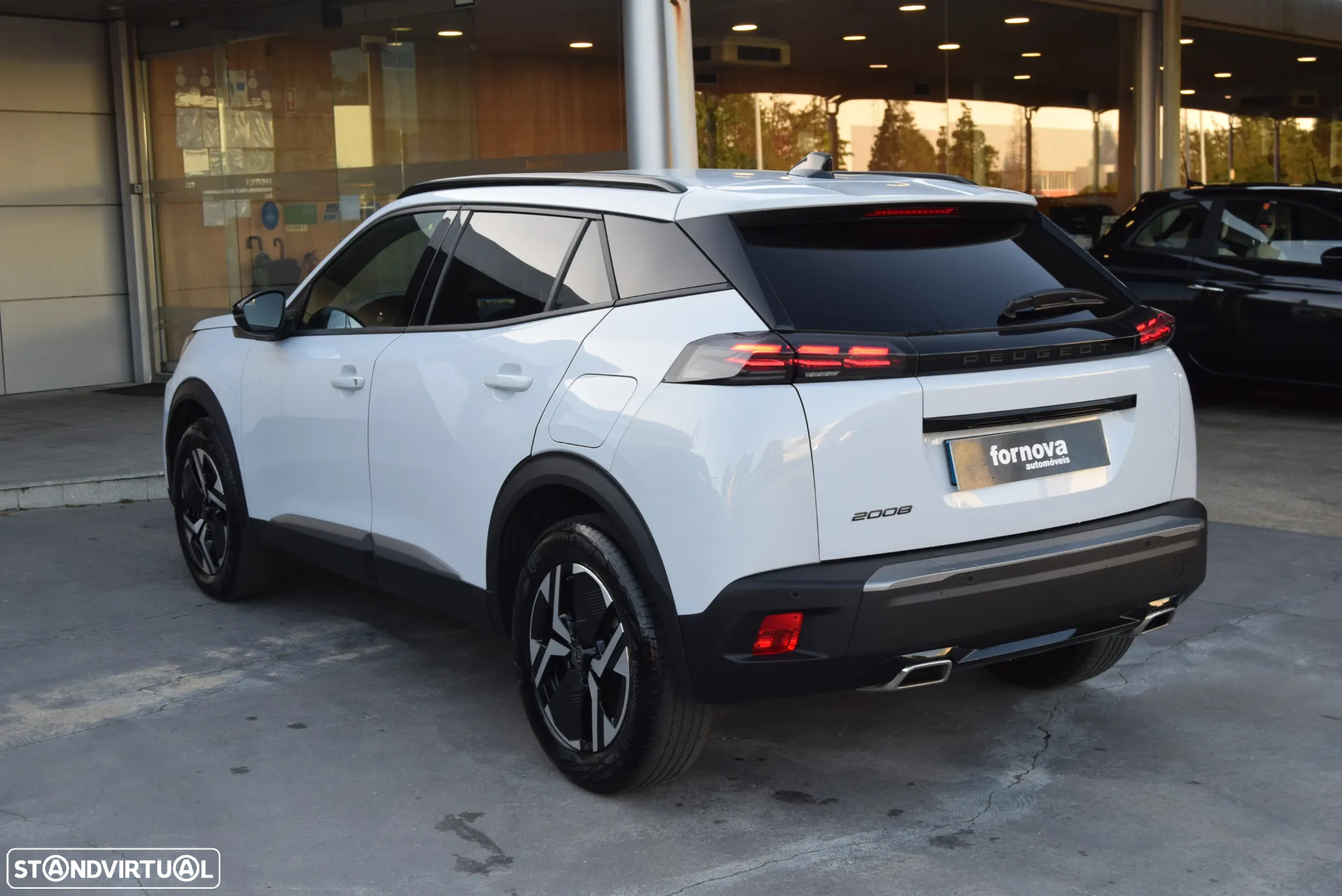 Peugeot 2008 1.2 PureTech Allure Pack EAT8 - 6