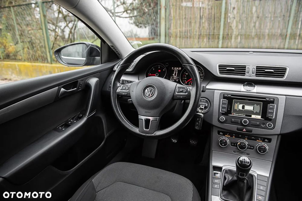 Volkswagen Passat 2.0 Blue TDI SCR Comfortline - 16