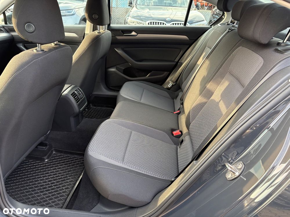 Volkswagen Passat - 23