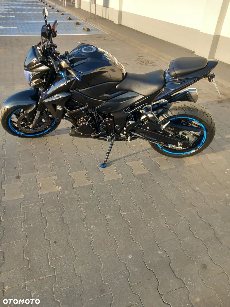 Suzuki GSX - 18