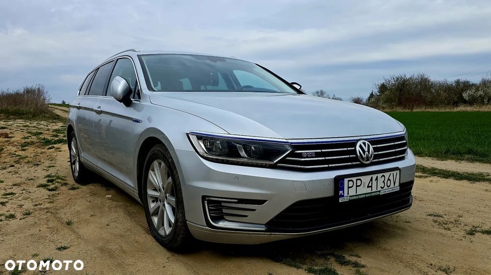 Volkswagen Passat - 1