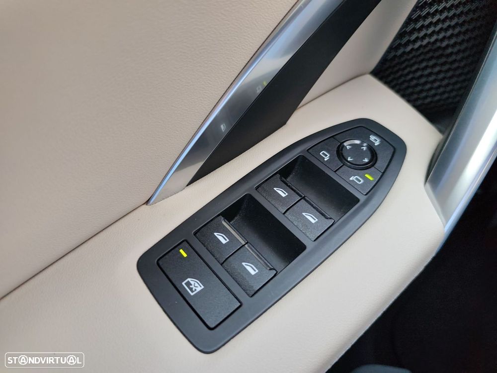 BMW iX1 eDrive20 Pack Desportivo M - 24