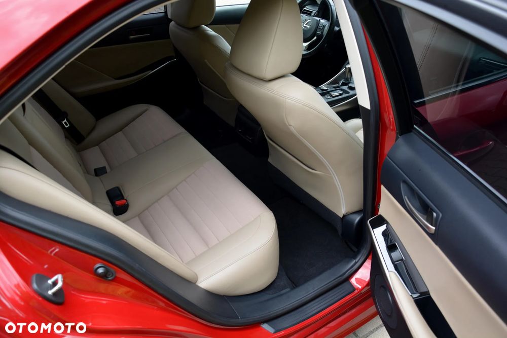 Lexus IS 200t / 300 Prestige - 24