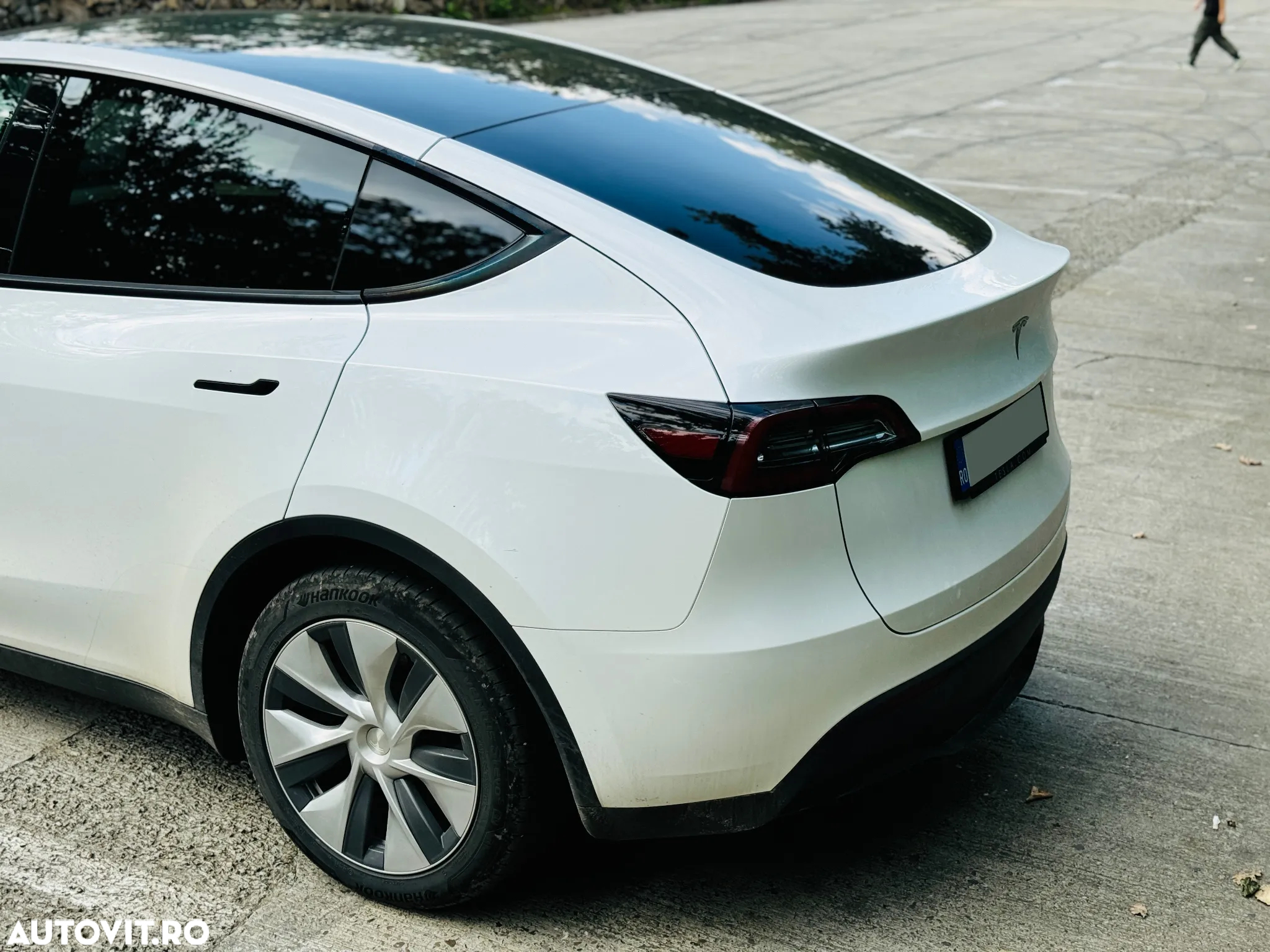 Tesla Model Y - 7