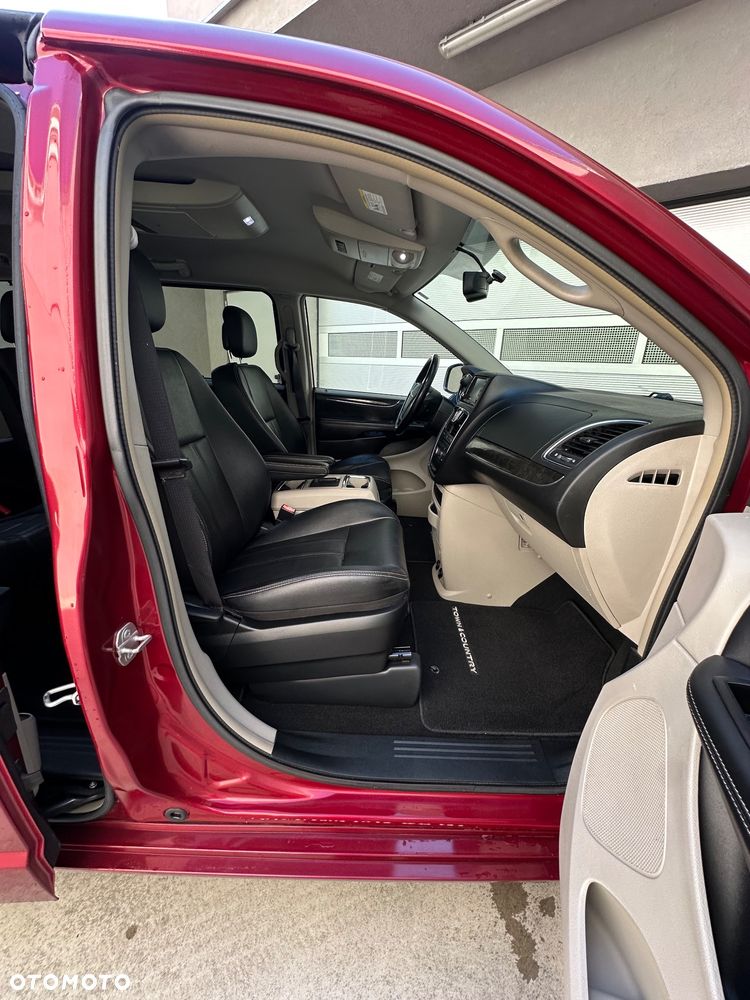 Chrysler Town & Country 3.6 Touring - 16
