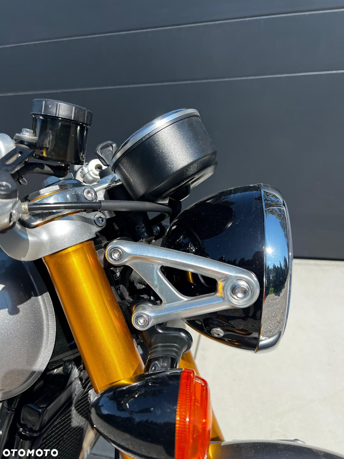 Triumph Thruxton - 12