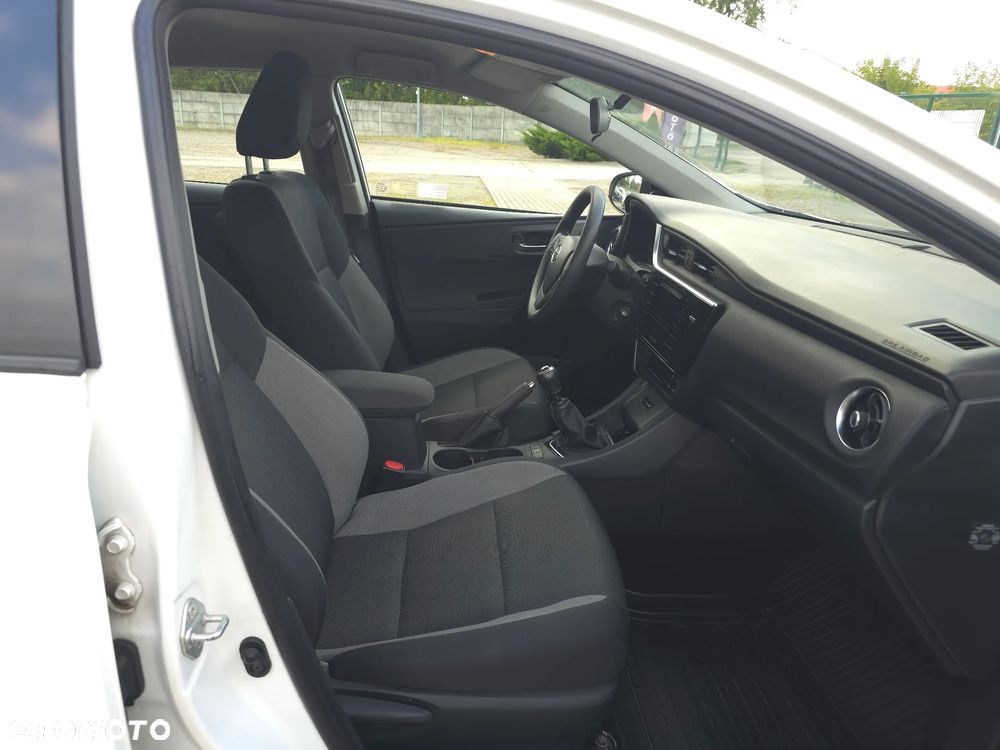 Toyota Auris 1.6 Premium - 16
