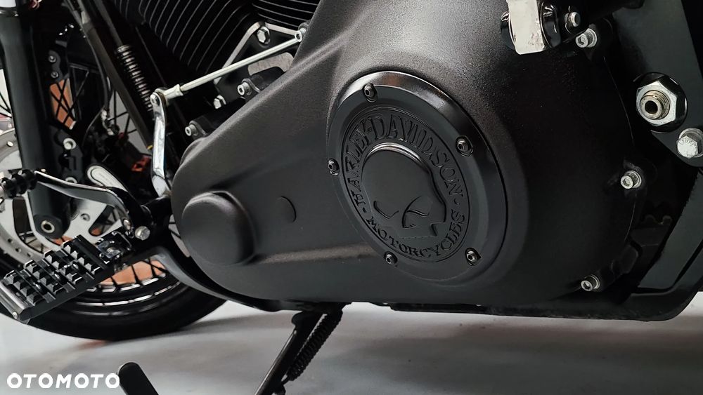 Harley-Davidson Softail Street Bob - 27