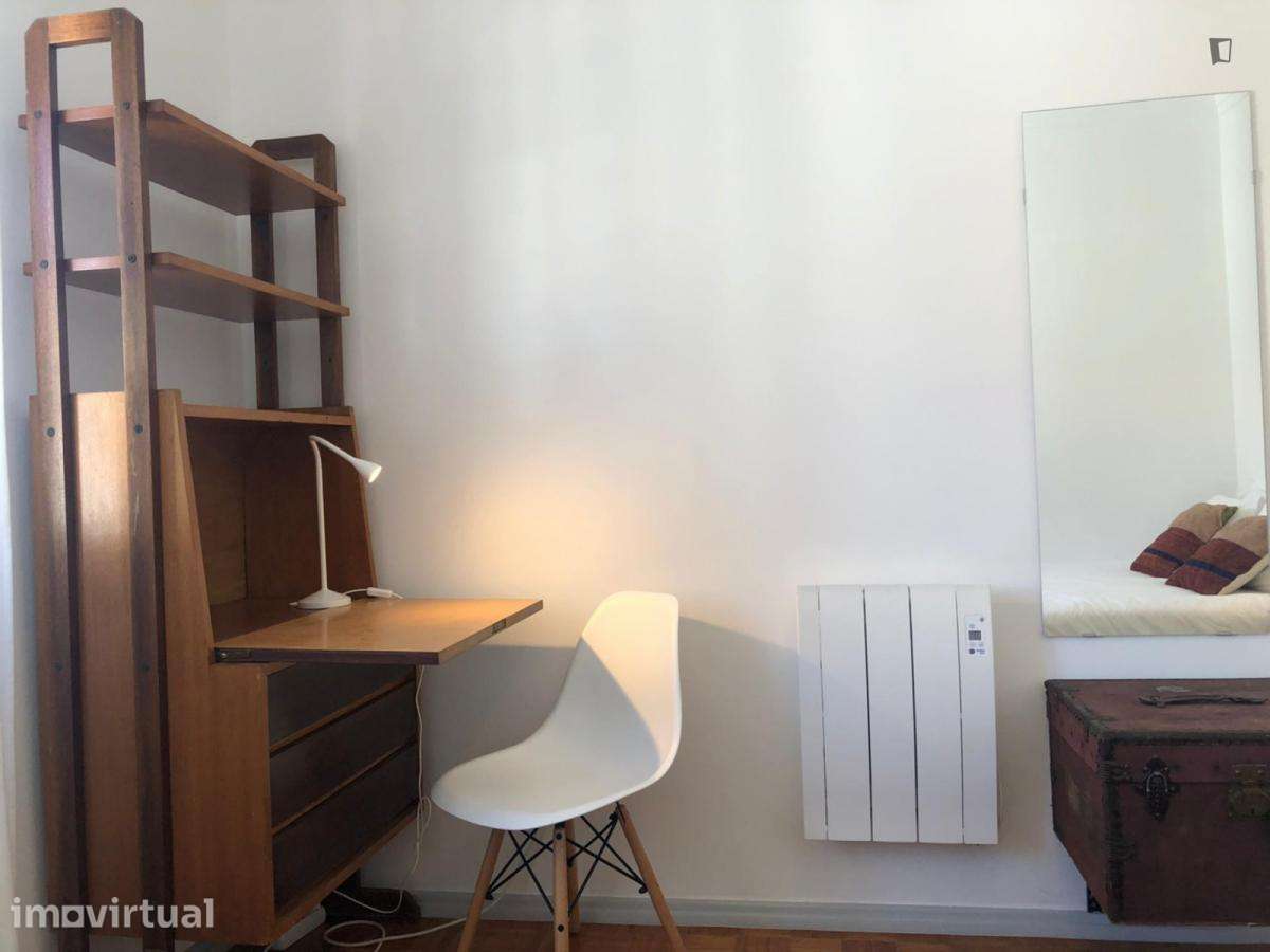 Quarto - localizado em Anjos Lisbon - Grande imagem: 4/43