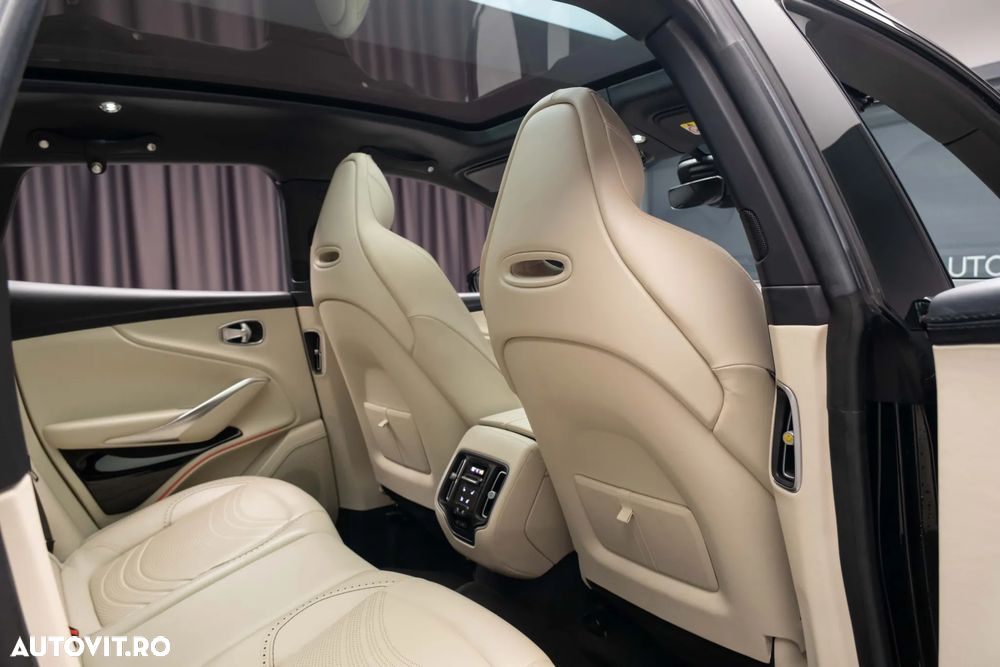Aston Martin DBX - 19