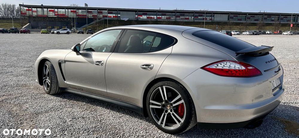 Porsche Panamera GTS PDK - 8