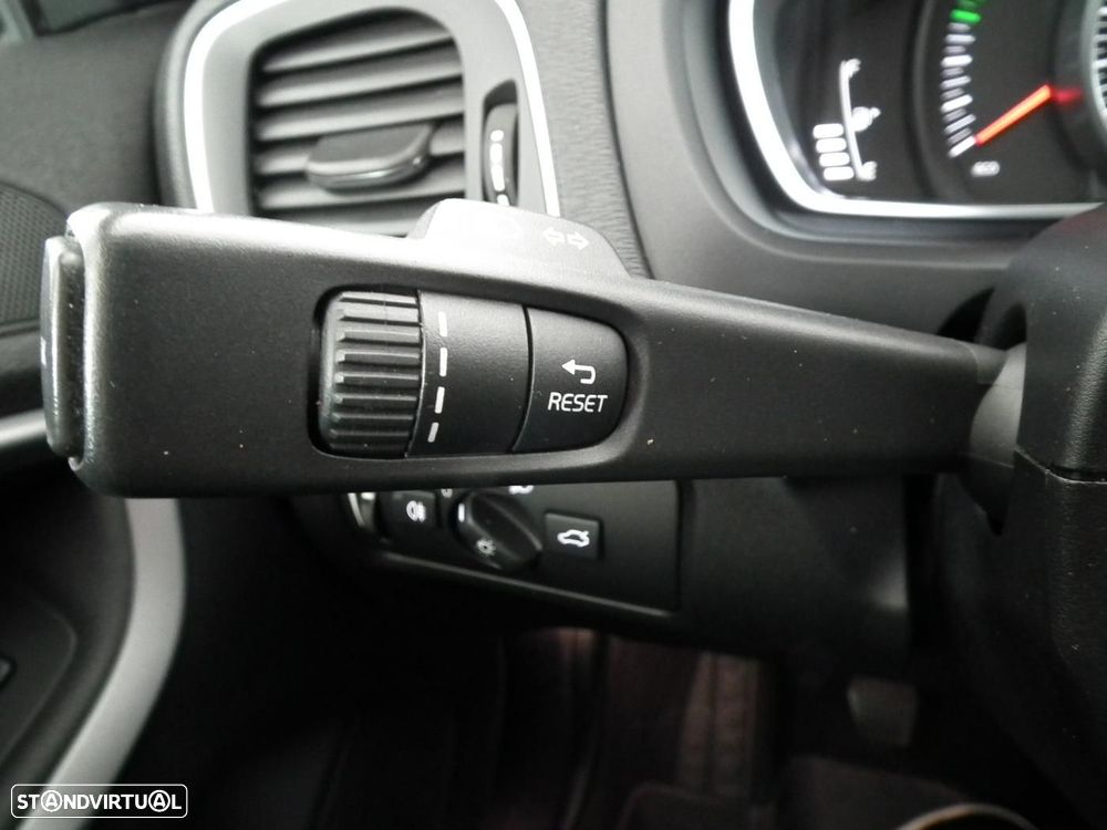 Volvo V40 2.0 D3 Momentum - 22