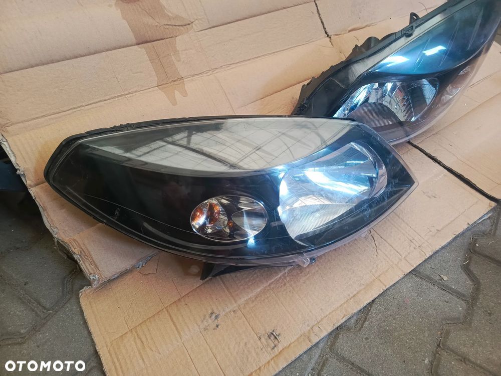 LAMPA PRZEDNIA  PRAWA LUB LEWA SANDERO I - 1