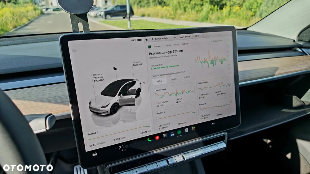 Tesla Model Y - 11
