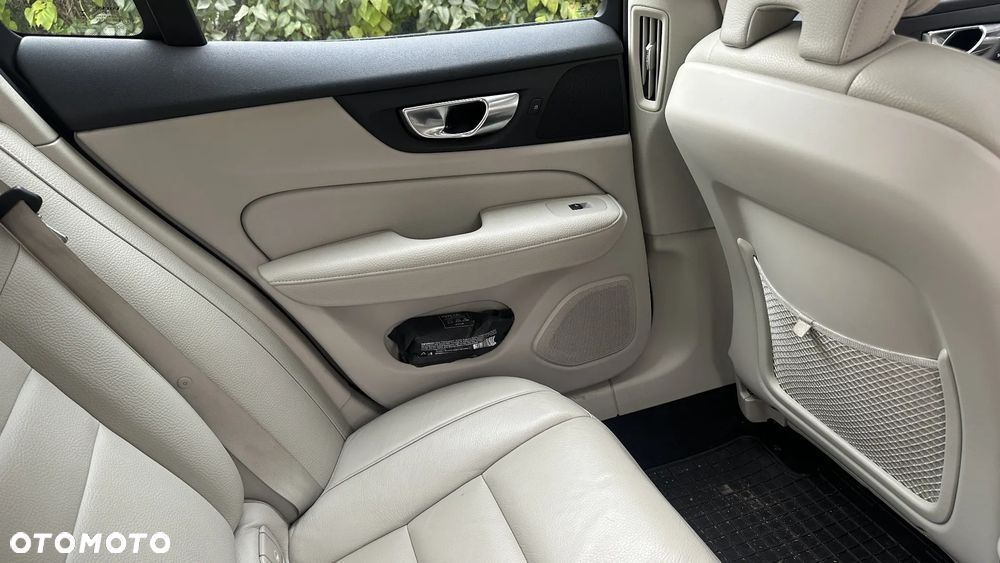 Volvo S60 T6 AWD Momentum Pro - 12