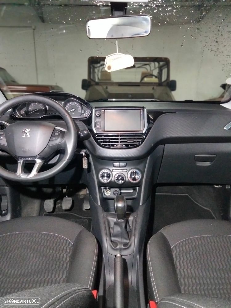 Peugeot 208 - 15