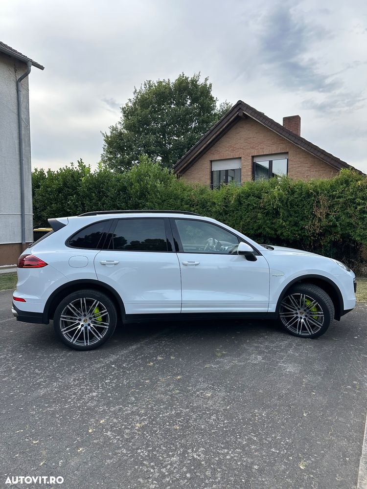 Porsche Cayenne - 4