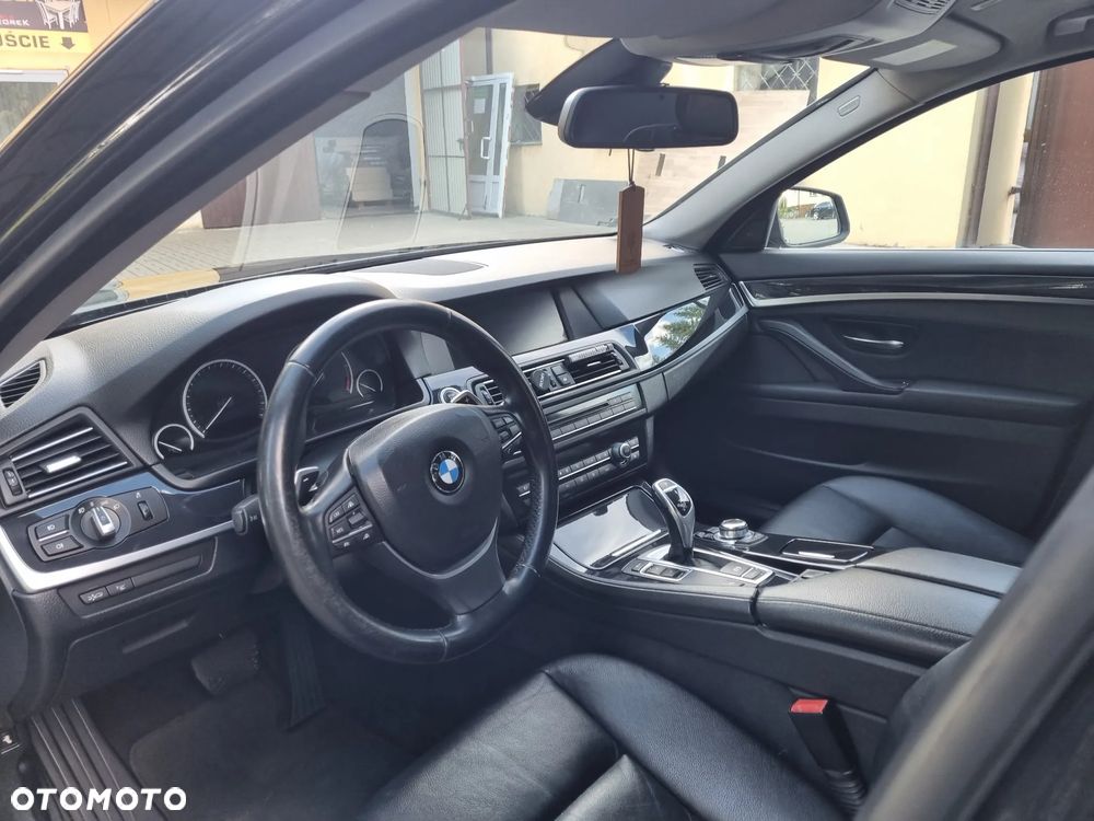 BMW Seria 5 530d xDrive - 38