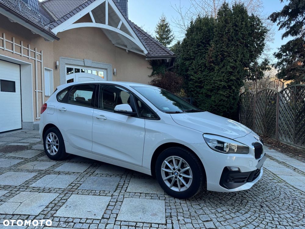 BMW Seria 2 218d - 10