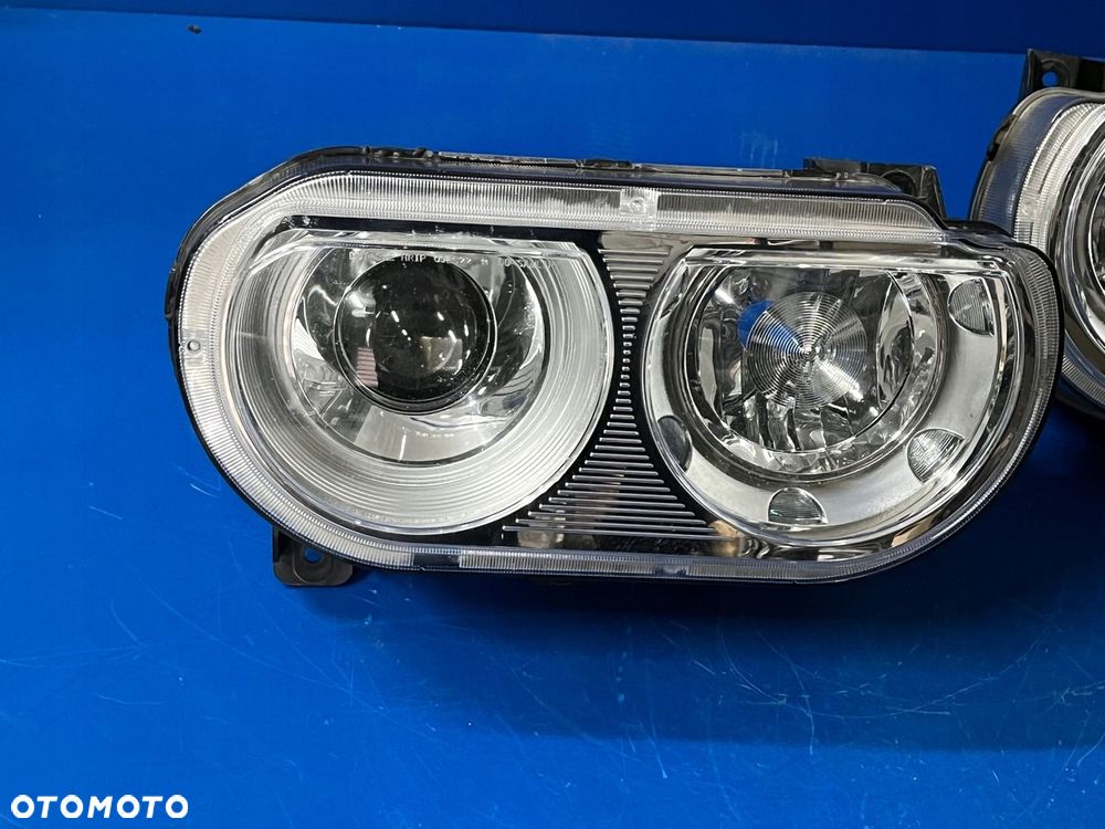 LAMPY BI XENON DODGE CHALLENGER KOMPLETNE BDB - 2