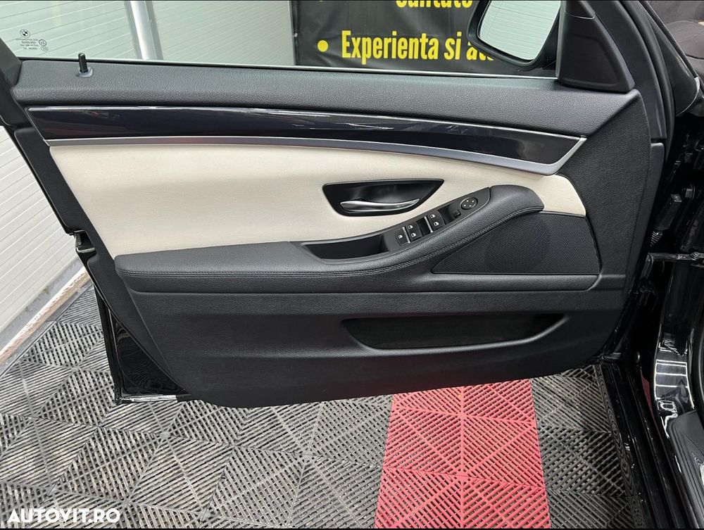 BMW Seria 5 525d xDrive Touring - 13