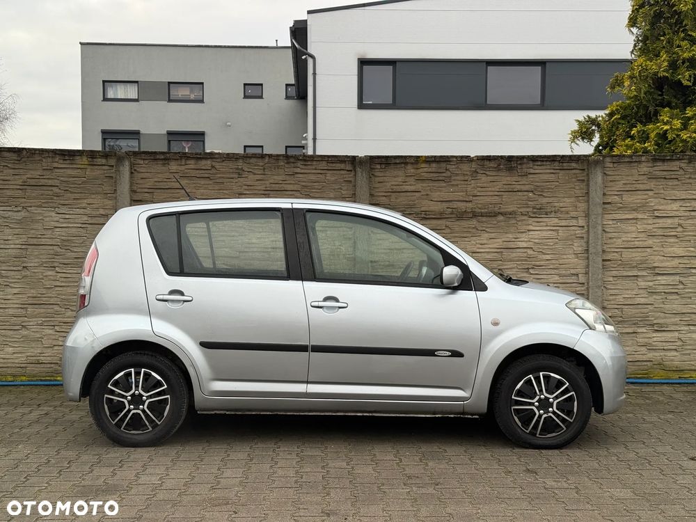 Daihatsu Sirion 1.3 - 4