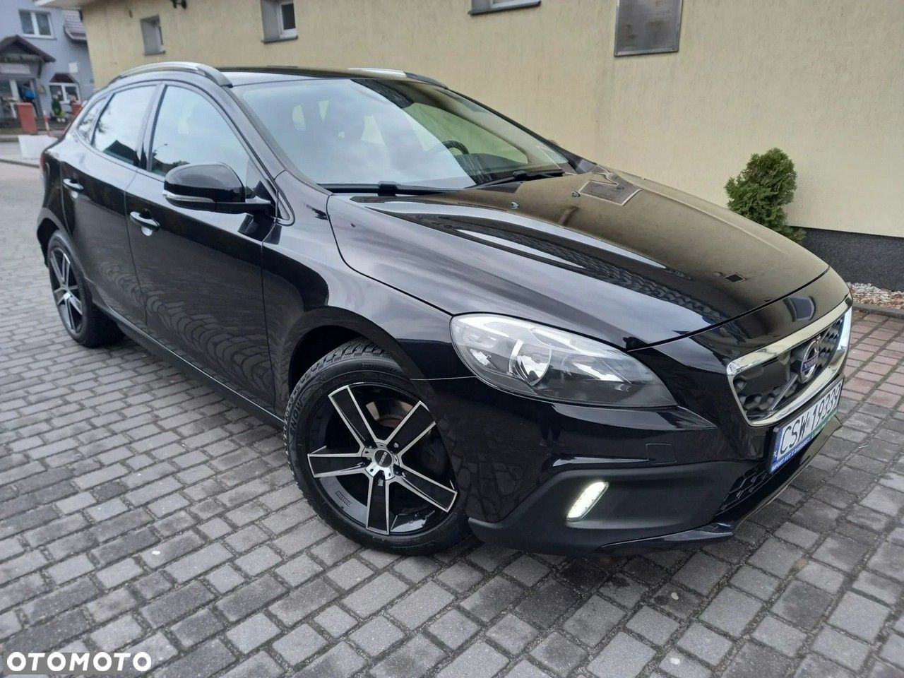 Volvo V40 Cross Country D2 Momentum - 1