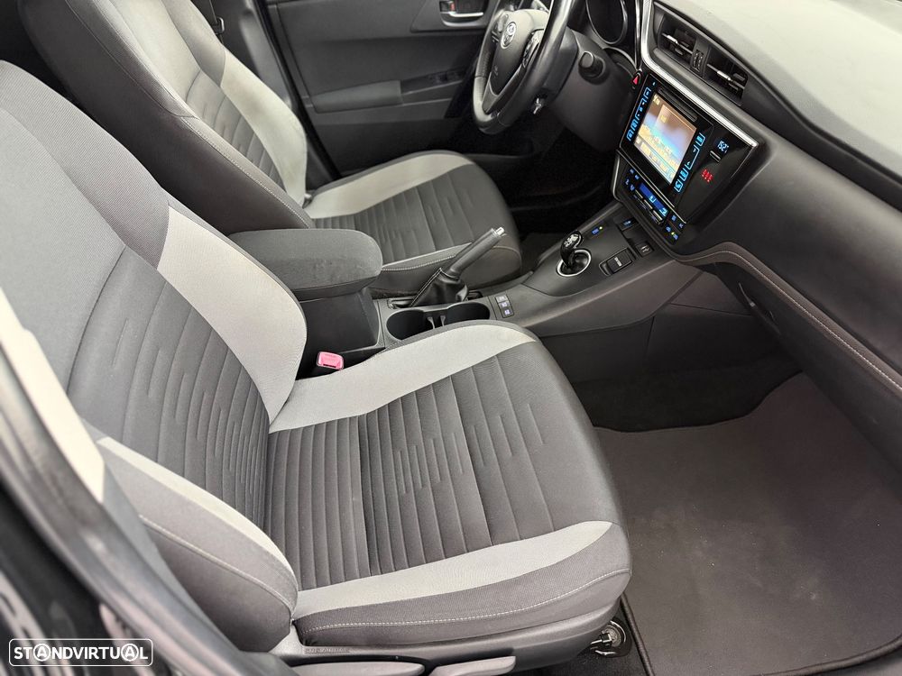 Toyota Auris Touring Sports 1.8 HSD Comfort+P.Sport - 33