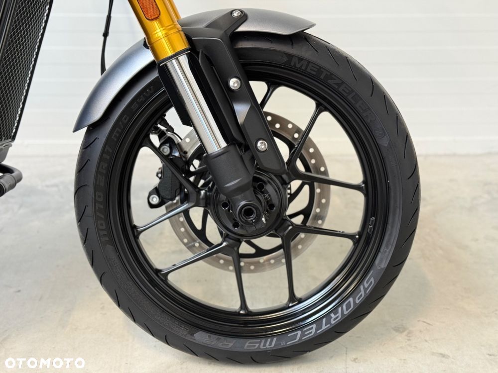 Triumph Inny - 10