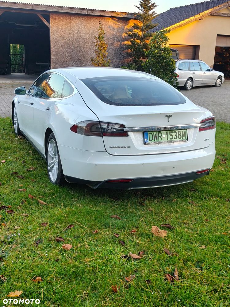 Tesla Model S - 2