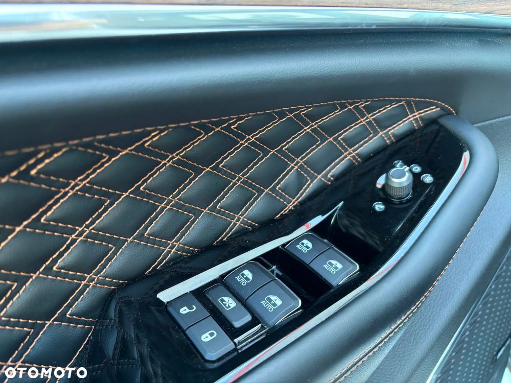 Jeep Grand Cherokee - 32