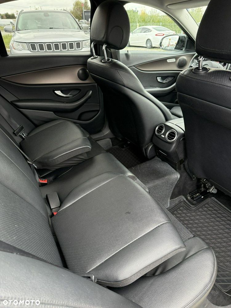 Mercedes-Benz Klasa E 200 d 9G-TRONIC - 17