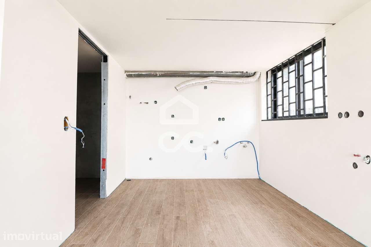 Loft com Mezzanine, Deck Exterior e Carregamento para Veículos Elétric - Grande imagem: 3/6