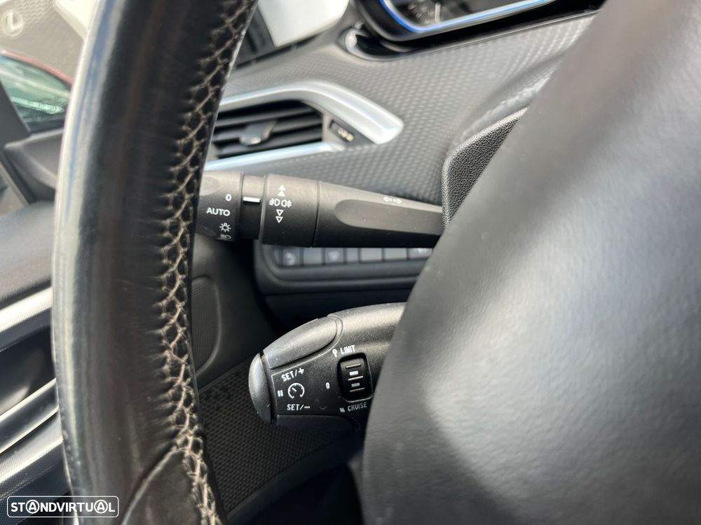 Peugeot 2008 1.6 e-HDi Allure - 19