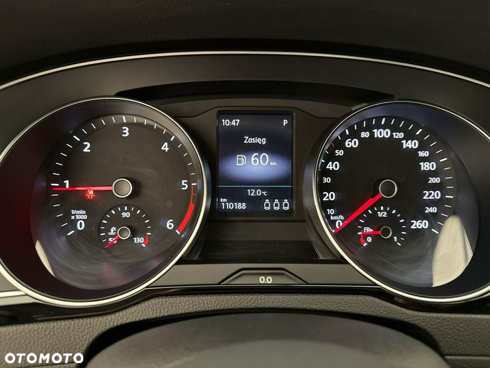 Volkswagen Passat - 16